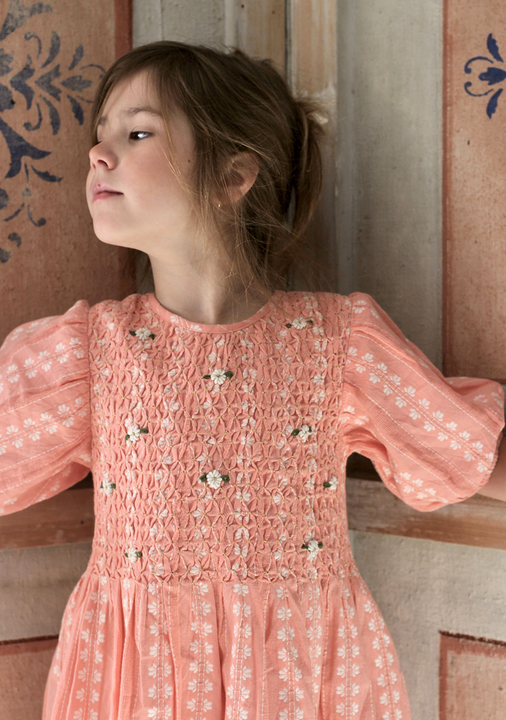 봉주르다이어리,BONJOUR DIARY HANDSMOCKS BLOUSE WITH SHORT BALLOON